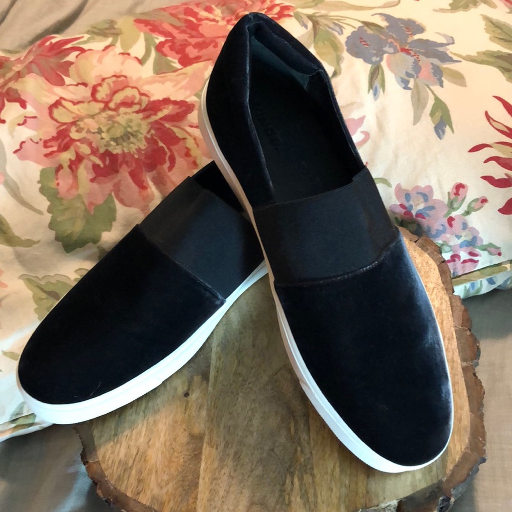 VINCE size 12 VELVET Slip-On Dress Sneakers Deep Gray/Black Cozy Easy Wear NEW